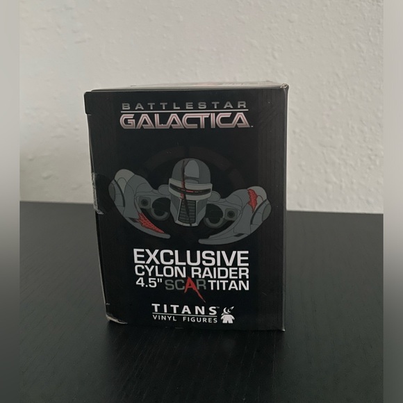 Battlestar Galactica Titans Vinyl Figures by Loot Crate - Picture 4 of 4